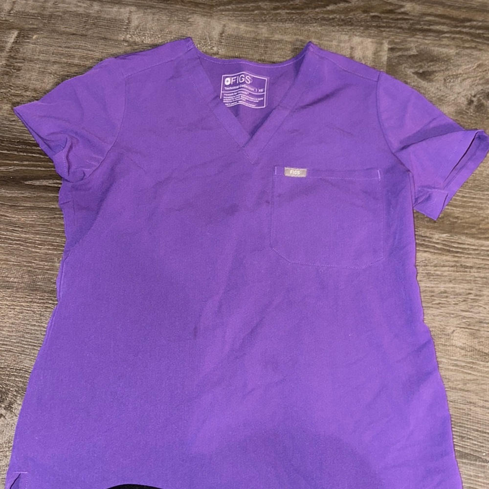 Figs women’s scrub top purple XS